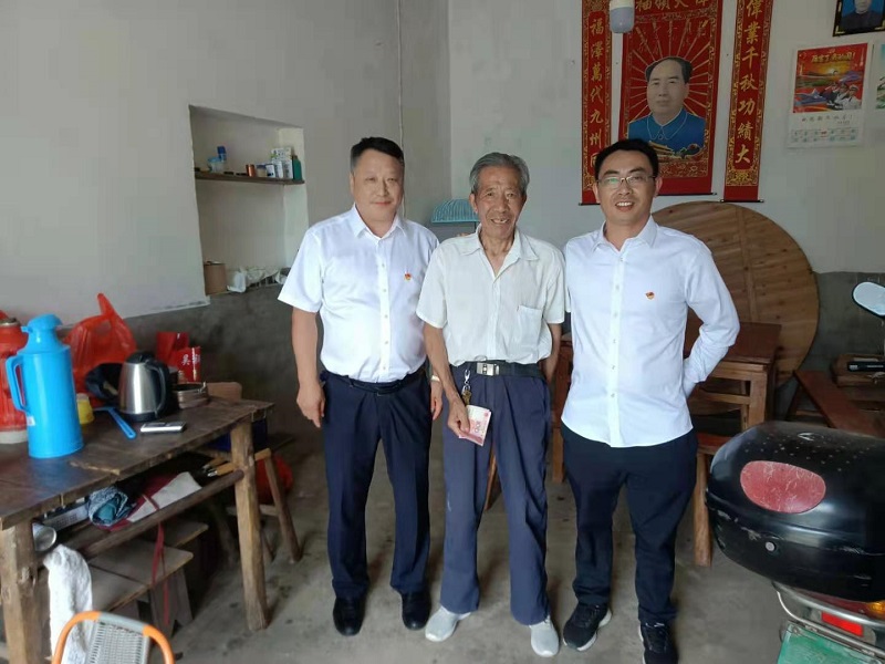 慰问老党员
