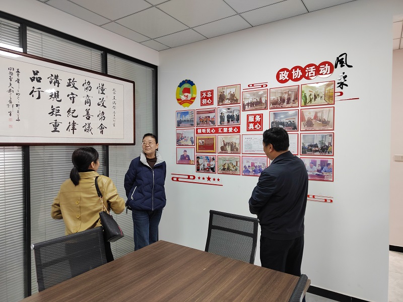 大观区政协副主席郝燕燕一行7人参观调研王满杰委员工作室
